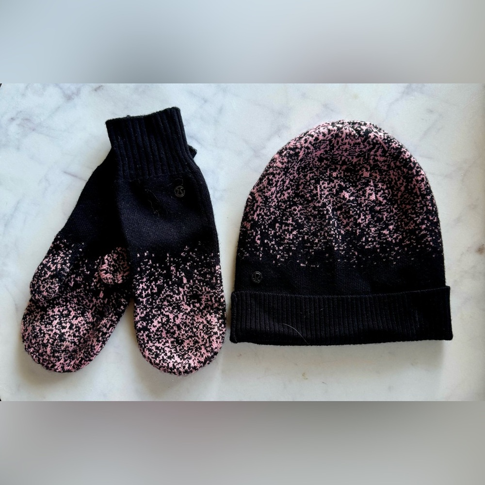 Lululemon Light & Bright Toque Mittens & Beanie Yum Yum Pink / Black